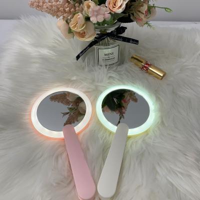 China Lighted 2021 New Design Round LED Pocket Mirror Handheld LED Lights Travel Small Portable Makeup Mirror for sale