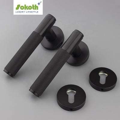 China Modern Hot Selling Knurled Door Knob Modern Matte Black Fashionable Zinc Alloy Bedroom Door Handle for sale