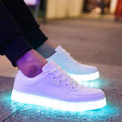 China Fashion\comfortable black white shoes\non-lace flashing lights wholesale led light up shoes for sale