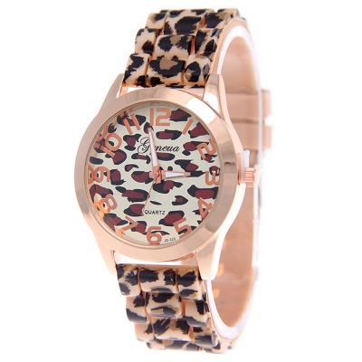 China Hot Selling Water Resistant Women Ladies Silicone Bands Quartz Wrist Leopard Print Watches JSW-1227 for sale