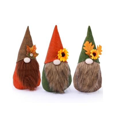 China Wholesale Beautiful Colorful Harvest Festival Leaves Maple Leaves Faceless Dolls Dwarf Ornaments Gnomes Desktop Ornaments for sale