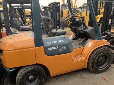 Cina Carrelli elevatori originali della seconda mano di colore, Toyota usato 3 albero del carrello elevatore 5m di tonnellata in vendita