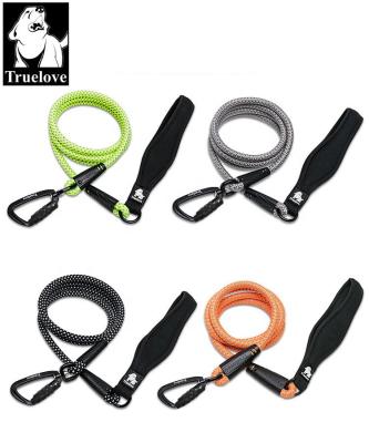 China Thoughtful Padded Hands Dog Lead Beloved Rope Dog Leash Nylon Pet Free Leash With Carabiner for sale