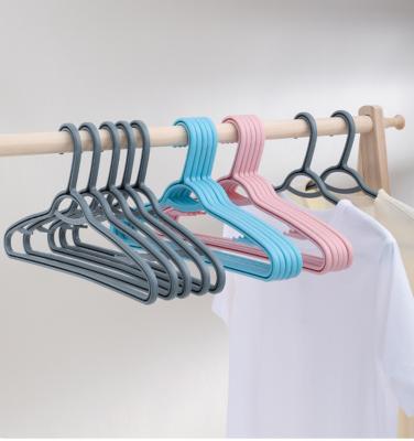 China CLASSIC Wholesale Plastic Rotating Non-Slip Hanger Curve PP Suit Hangers for sale