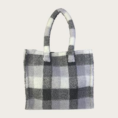 China 2022 Designer PORTABLE Tote Handbag Luxury Tote Bag Extra Large Plush Plaid Tote Bags for sale