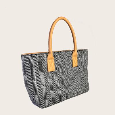 China Black Luxury Trendy Custom Fashion Tote Bag Quilted Tote Bag Canvas Tote Bag Fashion Women Purses and Purse for sale