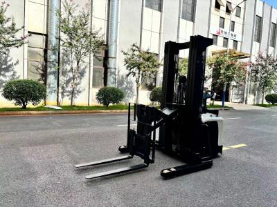 Cina 1.5 tonnellate di carrelli elevatori elettrici a portata ridotta aumentano l'efficienza del magazzino con un carrello elevatore compatto a portata singola per il funzionamento di corridoi stretti in vendita