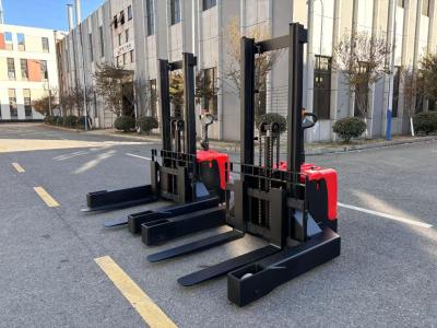 Cina Non Standard Electric Pallet Stacker Jack Electric Warehouse Forklift 3000 KG Rated Load Weight in vendita