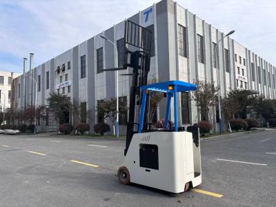 China Side Standard  Electric Counterbalance Forklift  Rated Load  2000 KG Height Increase 2845 mm for sale