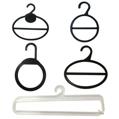 China Eco-friendly Non-slip Plastic Scarf Display Hanger Supermarket Towel and Shawl Plastic Opening Hook Around Silk Scarf Hanger for sale