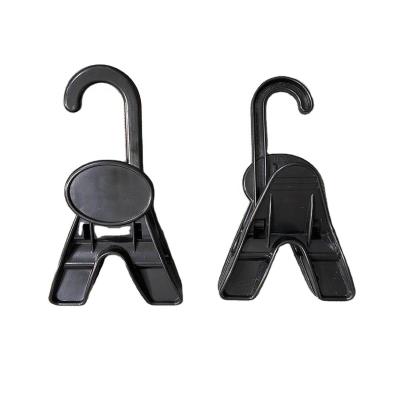 China PP137 High Quality Eco-firendly Boot Hook Plastic Black Clips Ladies Slipper and Strony Shoe Hanger Double Clip for sale