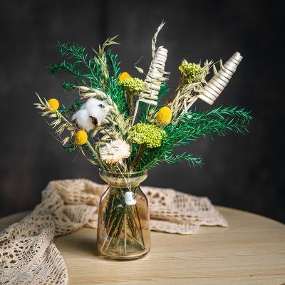 China Excellent Decoration Factory Wholesale Cheap Pampas Grass Bouquet Decoration Dried Flower Christmas Gifts Beautifully Wrapped Bouquet for sale