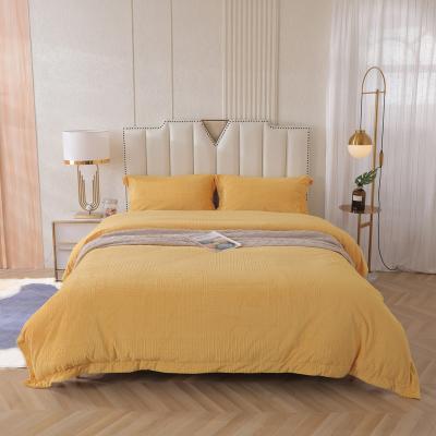 China Nondisposable Manufacturer Breathable Luxury Yellow Velvet Fabric Duvet Cover Bedding Sets for sale