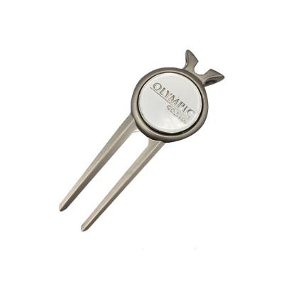 中国 Wholesale Custom Golf Repair Digging Tool Metal Golf Divot Tools With Magnet Golf Ball Marker 販売のため