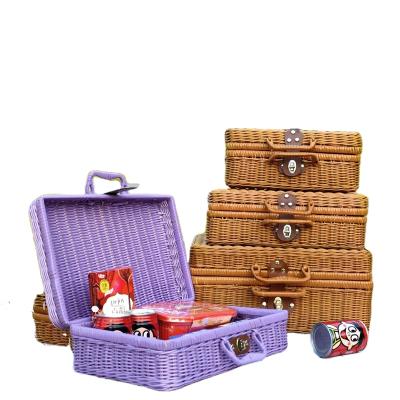 China Wholesale Huangtu Wicker Picnic Gift Basket Custom Basket Viable Handmade Rattan Nature Nature Gift Basket With Lid Storage Box for sale