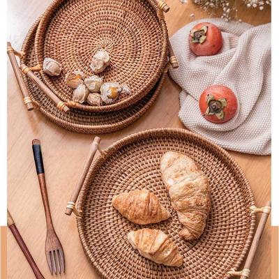 China Huangtu Amazon Sustainable Hot Selling Woven Bread Rattan Baskets Vietnam Round Storage Serving Tray Set Tray With Handles for sale