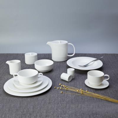 China Sustainable Ceramic Tableware Supplier Hotel And Restaurant White Ceramic Tableware Set for sale