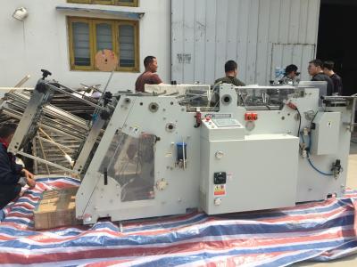 China Caja acanalada del barco de la bandeja de la máquina automática de papel multi de la fabricación de cajas en venta