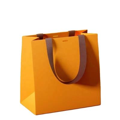 China High Grade Recyclable Paper Bag Kraft Paper Handbag Gift Bag Clothing Bag for sale