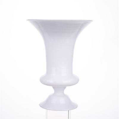 China European Cylindrical Glass Vase Contemporary Professional Bell Wedding Glass Vase Manufacturer for sale