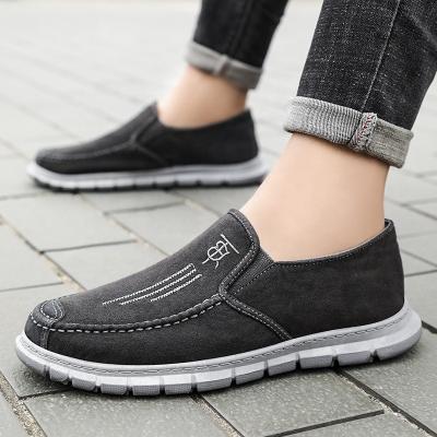 China Cushioning men 2021 comfortable loffer shoes men's sports row men's flat design c202 full coverage casual shoes low price for sale