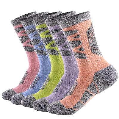 China Sporty Wholesale Custom Logo Outdoor Sport White Socks Men Black Letter Running Custom Basketball Socks for sale