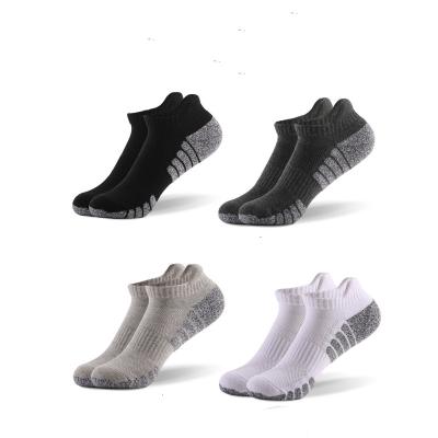 China Sporty Wholesale High Quality  Men Black Letter Running Custom Basketball Socks Custom Logo Outdoor Sport White Socks for sale