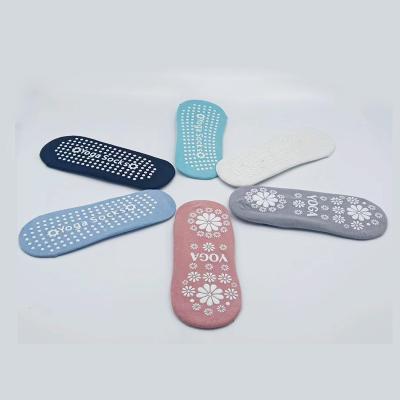 China Sporty Low price wholesale women cotton Yoga Pilates strip socks  Sports Toe socks for sale