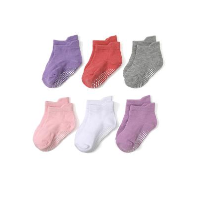 China Sporty 2024 Baby and toddler non slip grip ankle socks  boys' and girls' socks for sale