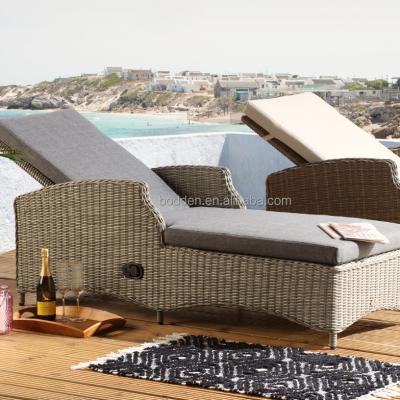 China Contemporary Pool Side Furniture Made From PE Rattan Material Outdoor Aluminum Frame Woven Rattan Sun Lounger for sale