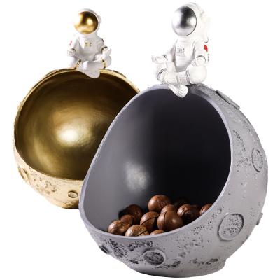 China Creative Christmas Serving Tray Astronaut Statue Resin Table Ornament Astronaut Sculpture Home Europe Storage Decoration for sale