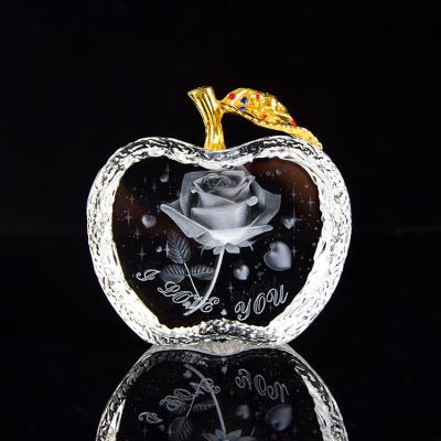 China New Arrival From Europe As Souvenir Low MOQ Custom Apple Shape Crystal Crafts Decor From Wholesale for sale