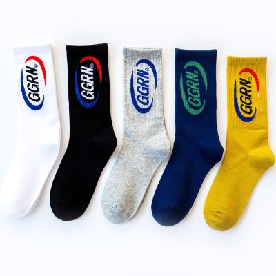 China Breathable Custom Wholesale Cotton Sports Socks Fashion Logo Colorful Sports Socks for sale