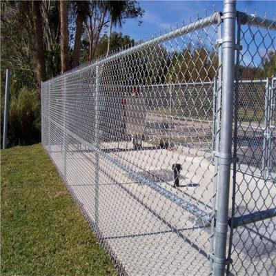 China Easily Assembled 6 Feet Galvanized Farm Fence 2.5mm Chain Link Fence for sale