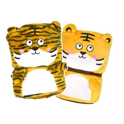 Κίνα Custom Cartoon Animal Soft Blanket Baby Blanket Anti-bacteria Cute Flannel Animal Folded Plush Portable Blanket προς πώληση