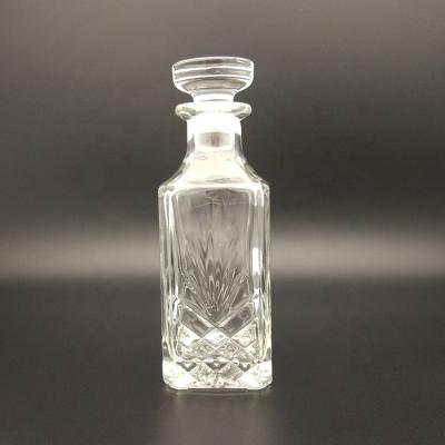 China 2021 Hot Selling Cosmetic 150ml Leaf Glass Stopper Perfume Bottle Square Glass Decanter for sale