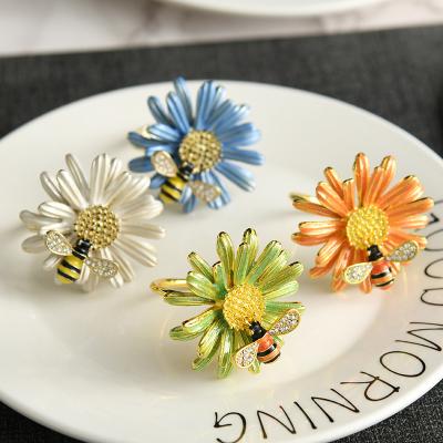 China Jachon new style viable unique bee and flower napkin ring alloy napkin rings table decoration napkin ring for sale