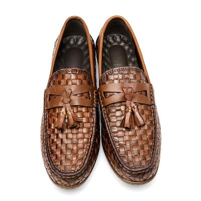 China Fashion Trend New Style Men Loafers Workout Genuine Leather Shoes Fashion Hand Knitted Moccasin Gommino Breathable Slip On Shoe for sale