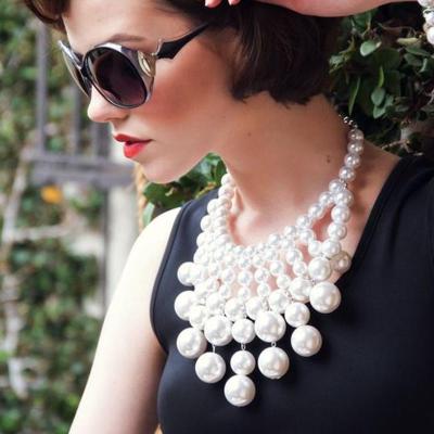 China Vintage exaggerated temperament decorated with simple atmosphere imitation pearl necklace for women for sale