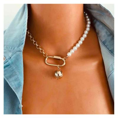 China Vintage European Style Fashionable Oval Plated Pearl And American Necklace For Women Pearl Clavicle Chain Beaded Jewelry for sale