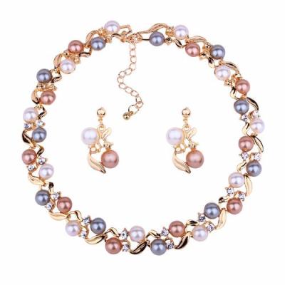 China Vintage Pearl Necklace Earrings Set Distinguished Jewelry For Women for sale