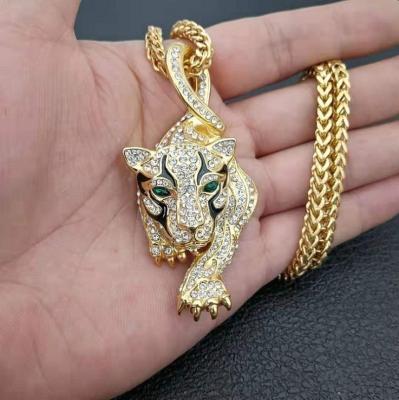 China Vintage Luxury Mens 18K Gold Inlaid Rhinestone Austrian Emerald Tiger Pendant Necklace for sale