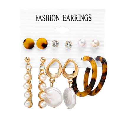 China Hot Selling Vintage Earrings Exaggerated Artificial Tassel Earrings Circle Acrylic Pearl Earrings Set for sale