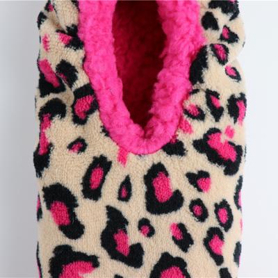 China Keep Warm Fashion Cozy Christmas Slippers Sock Warm Pink Christmas Slipper Christmas Slipper Socks for sale