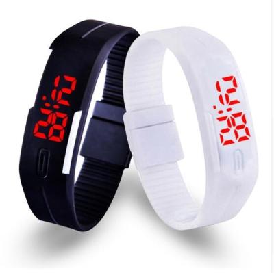 중국 Cheap Watch Gift Magnetic Bracelet Cheap LED Digital Wrist Watch Silicone Watch 판매용