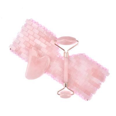 China Rose Crystal Gua Sha Nourishing Heart Shaped Scraping Board Rose Quartz Jade Eye Mask Scraping Board Set for sale