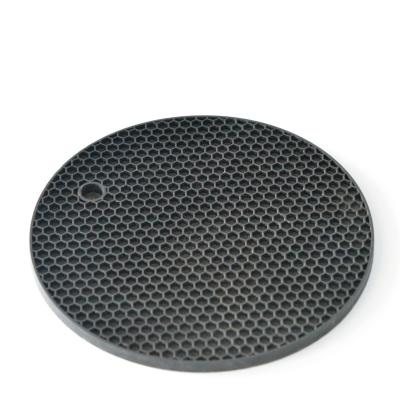 China Hot Factory direct selling kitchen utensils traditional silicone honeycomb pot rack mat coaster for sale