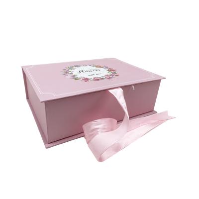 China Recyclable Custom Cardboard Paper Gift Boxes With Ribbon Closure for sale