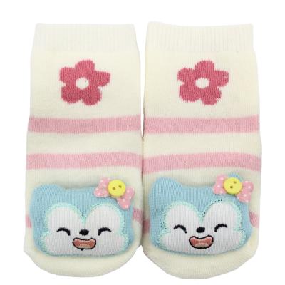 China Factory direct sale new baby cotton belt QUICK DRY pattern and non-slip cartoon plush doll floor socks cotton baby socks for sale