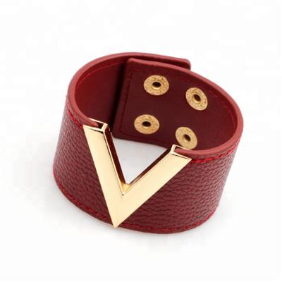 China European and American style fashion bracelet V letter logo trend ladies bracelet leather jewelry for sale